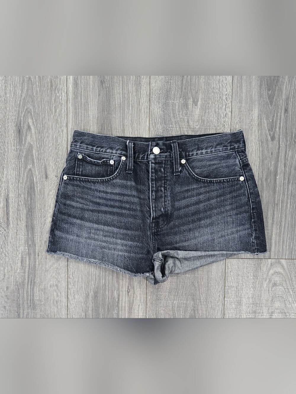 Madewell Relaxed Denim Shorts Women’s 28 Black Wash Raw Hem Cutoff Jean Shorts.